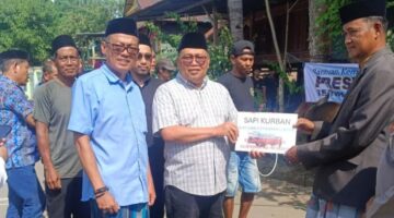 Bupati Takalar Serahkan Bantuan Hewan Kurban Dari Prabowo Subianto Ke Desa Sawakung